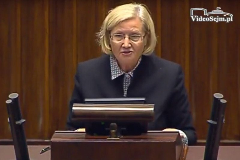 "To ja czuję się obrażona przez młodych lekarzy". Posłanka PiS Józefa Hrynkiewicz wyjaśnia, dlaczego w trakcie sejmowej debaty o rezydentach po słowach o tym, że lekarze wyjeżdżają z kraju, rzuciła "Niech jadą!".