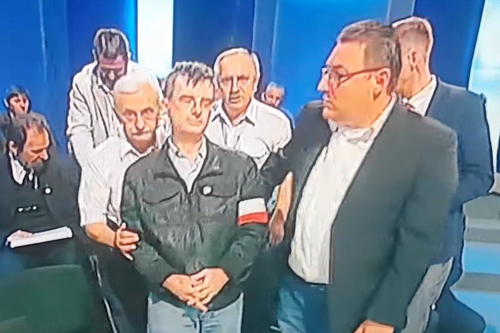 Zwolennik Adama Słomki został wyniesiony ze studia TVP Info. Wszystko przez rzekomą agresję.