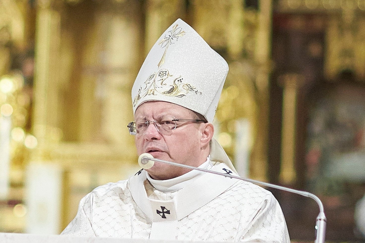 Abp Grzegorz Ryś surowo ocenił wiernych bez maseczek.