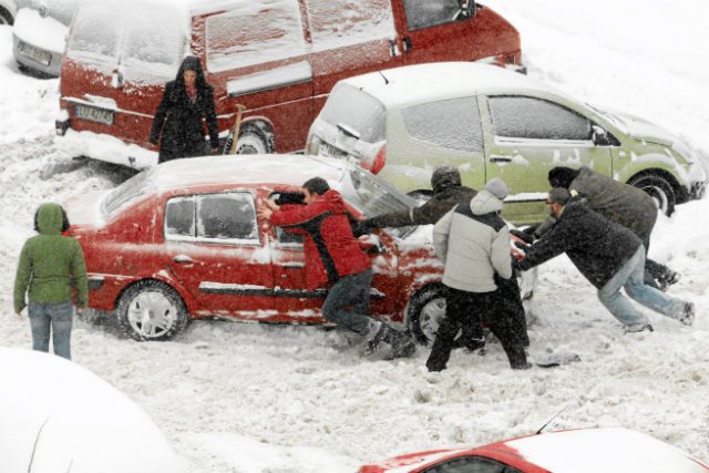 Czeka nas atak zimy. Jednak cieplej może być już w przyszłym tygodniu.