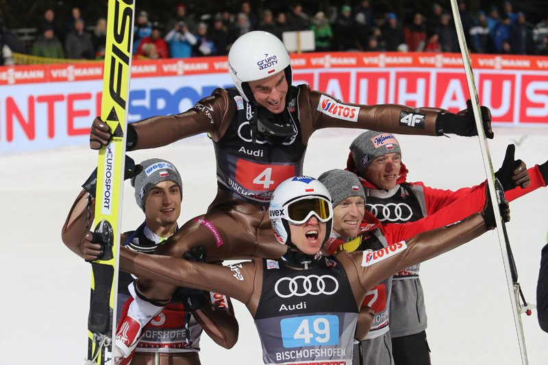 Polska znów jest światową potęgą skoków narciarskich.