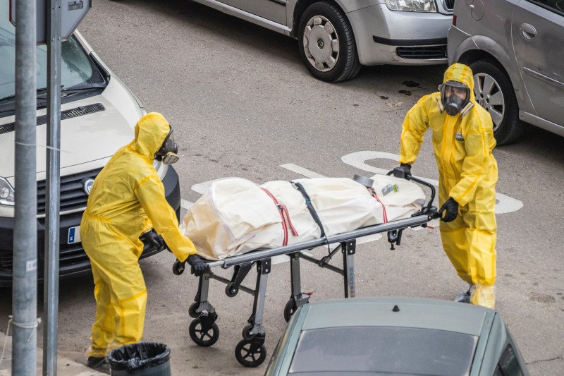 Ostatniej doby 1244 osoby zmarły w Niemczech z powodu koronawirusa