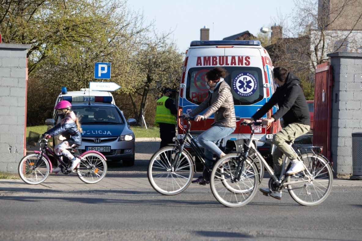 Czy pandemia koronawirusa wygasa? Rząd zamierza ograniczyć liczbę szpitali jednoimiennych. Rząd zamierza ograniczyć liczbę szpitali jednoimiennych, możliwe też, że w niektórych miejscach Polski zostanie zniesiony obowiązek noszenia maseczek.
