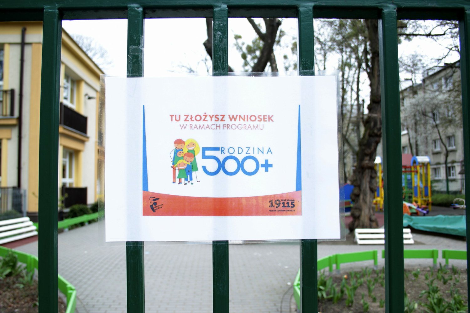 Polacy mają pozytywny stosunek do Ukraińców, ale nie chcą by mieli dostęp do m.in. 500+