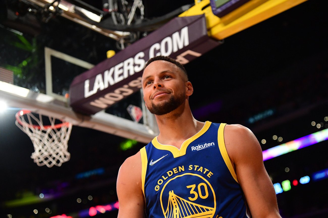 Steph Curry z Golden State Warriors wygrali 121:114 z LA Lakers. Lider gości zaliczył triple-double.