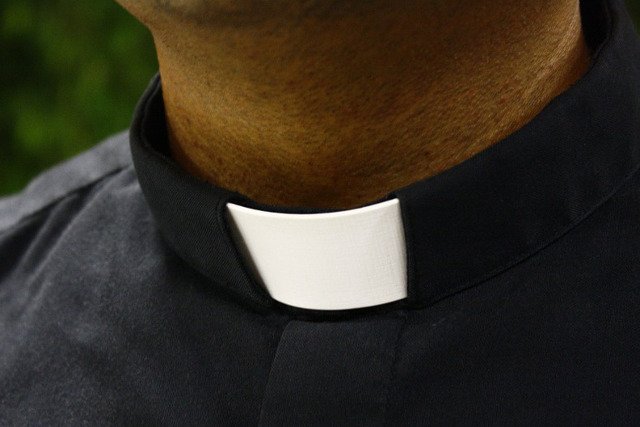 Młode małżeństwo straciło dziecko, ksiądz miał myśleć tylko o pieniądzach.