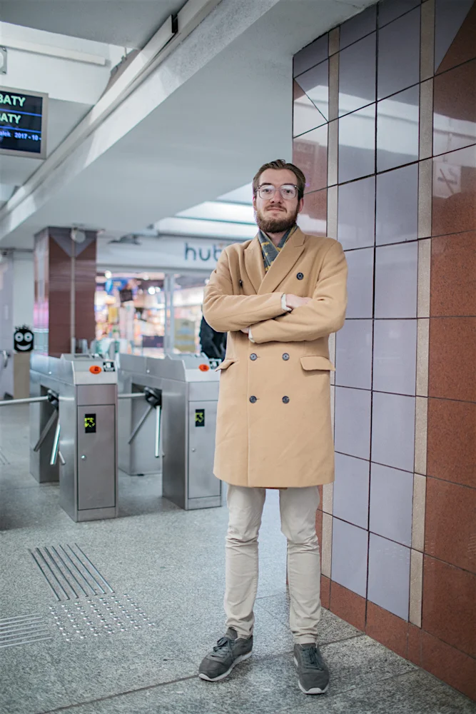 Grzesiek: „Gdyby chodziło o samą drogę do pracy może i wybierałbym komunikację miejską, ale powrót z siatami zakupów, rzeczami z pralni to zimą za duża niedogodność. Mimo wszystko latem staram się wybierać metro"