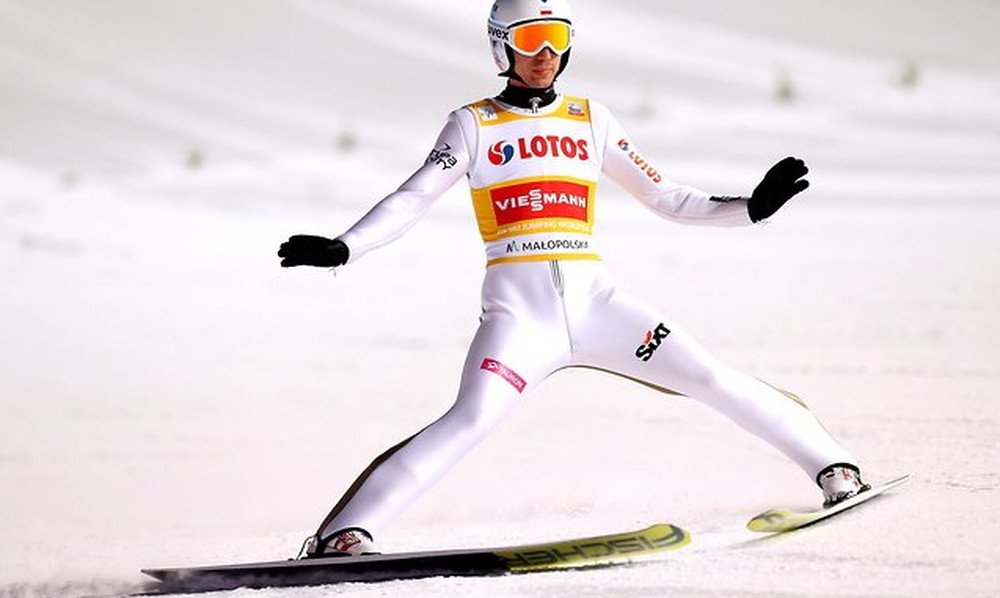 Po pierwszej serii Pucharu Świata w Zakopanem, Kamil Stoch zajmuje 6 miejsce.