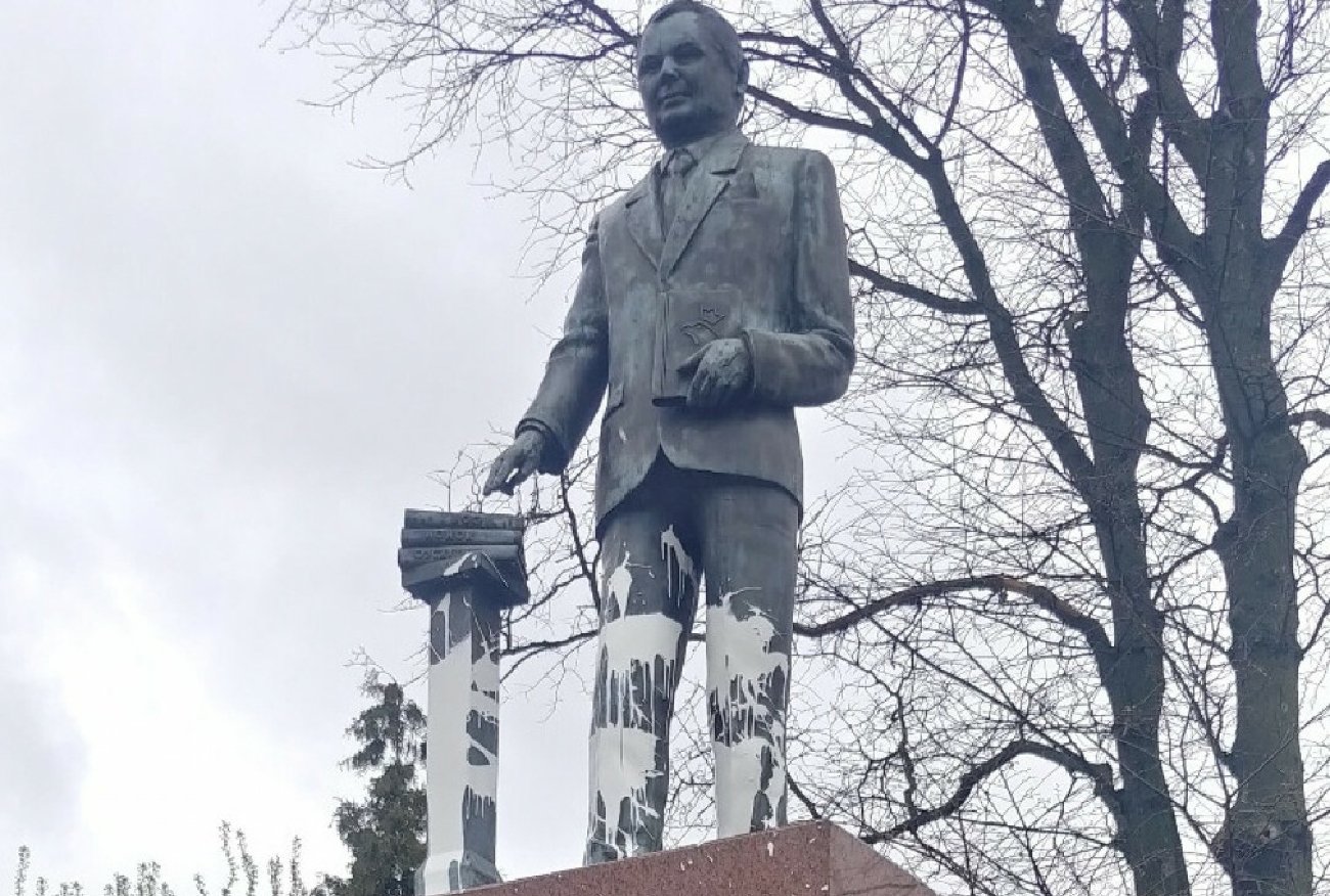 Siedlce. Pomnik Lech Kaczyński znów zniszczony. Zatrzymano podejrzanego