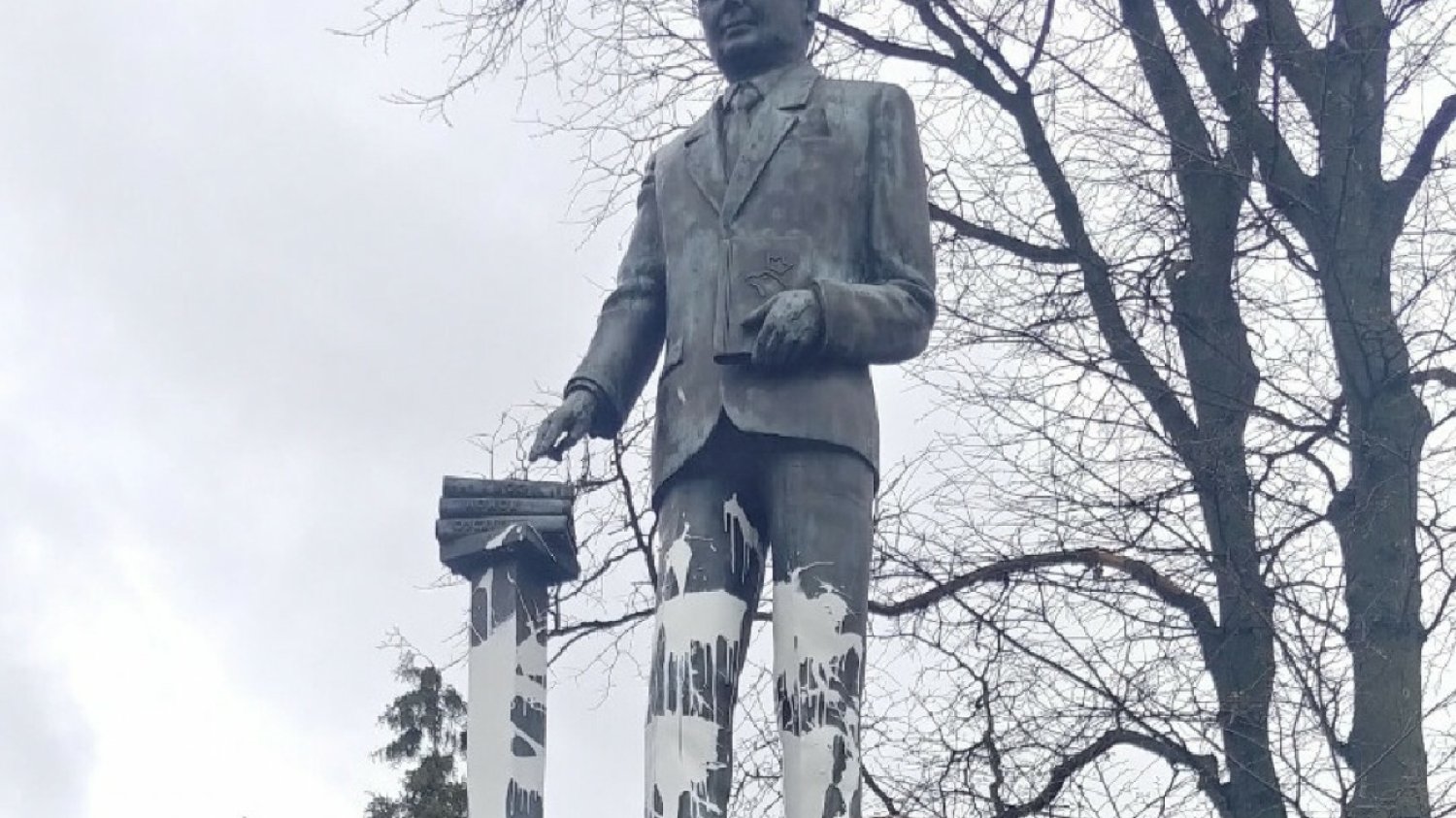 Siedlce. Pomnik Lech Kaczyński znów zniszczony. Zatrzymano podejrzanego