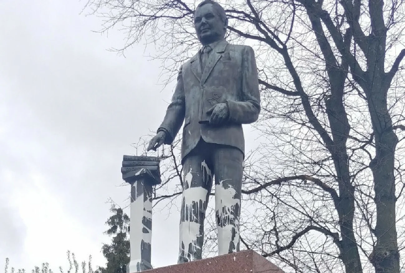 Siedlce. Pomnik Lech Kaczyński znów zniszczony. Zatrzymano podejrzanego