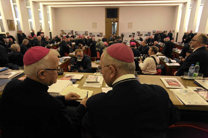 Biskupi apelują do polityków, by w sprawach światopoglądowych głosowali zgodnie z wiarą, a nie lojalnością polityczną.