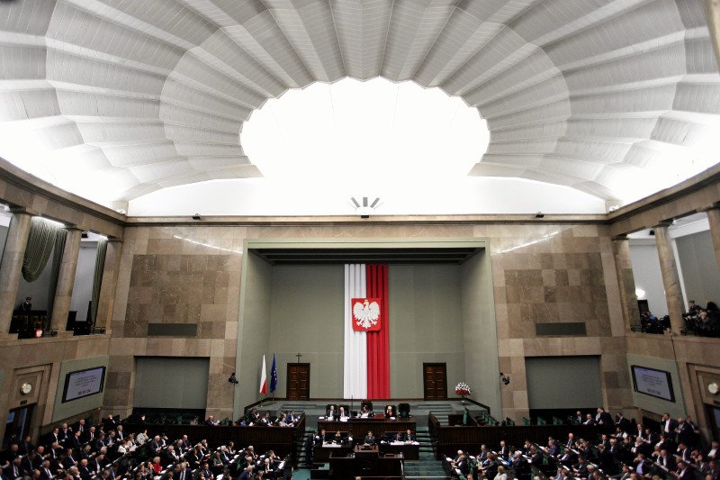 Kukiz'15 i Platforma Obywatelska po 15 proc. w sondażu. Młodzi stawiają na system i antysystem