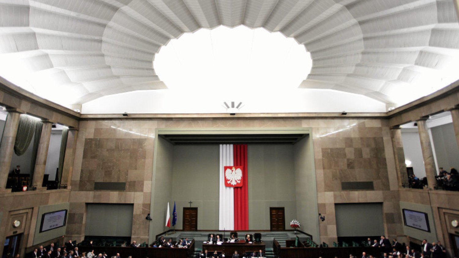 Kukiz'15 i Platforma Obywatelska po 15 proc. w sondażu. Młodzi stawiają na system i antysystem