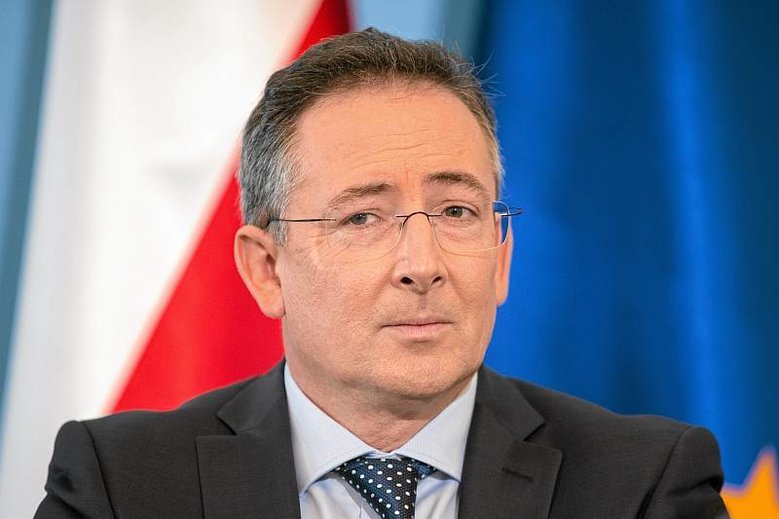 Bartłomiej Sienkiewicz dosadnie skomentował to, co robią politycy KE po przegranych wyborach.