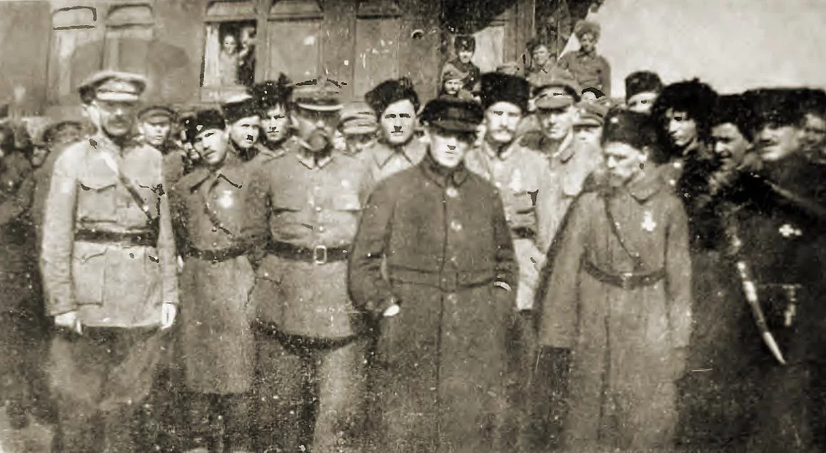 Semen Petlura wizytuje obóz internowanych żołnierzy Armii URL w Wadowicach, 9 kwietnia 1921 roku.