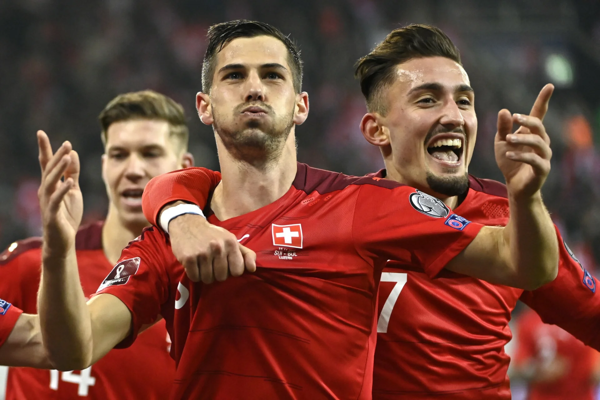Szwajcaria wyprzedziła Włochów i jedzie na mundial, mistrzów Europy czekają baraże