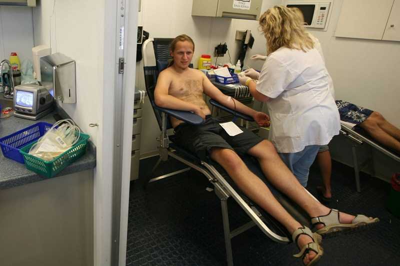 Pobieranie krwi na Woodstocku w 2008 roku