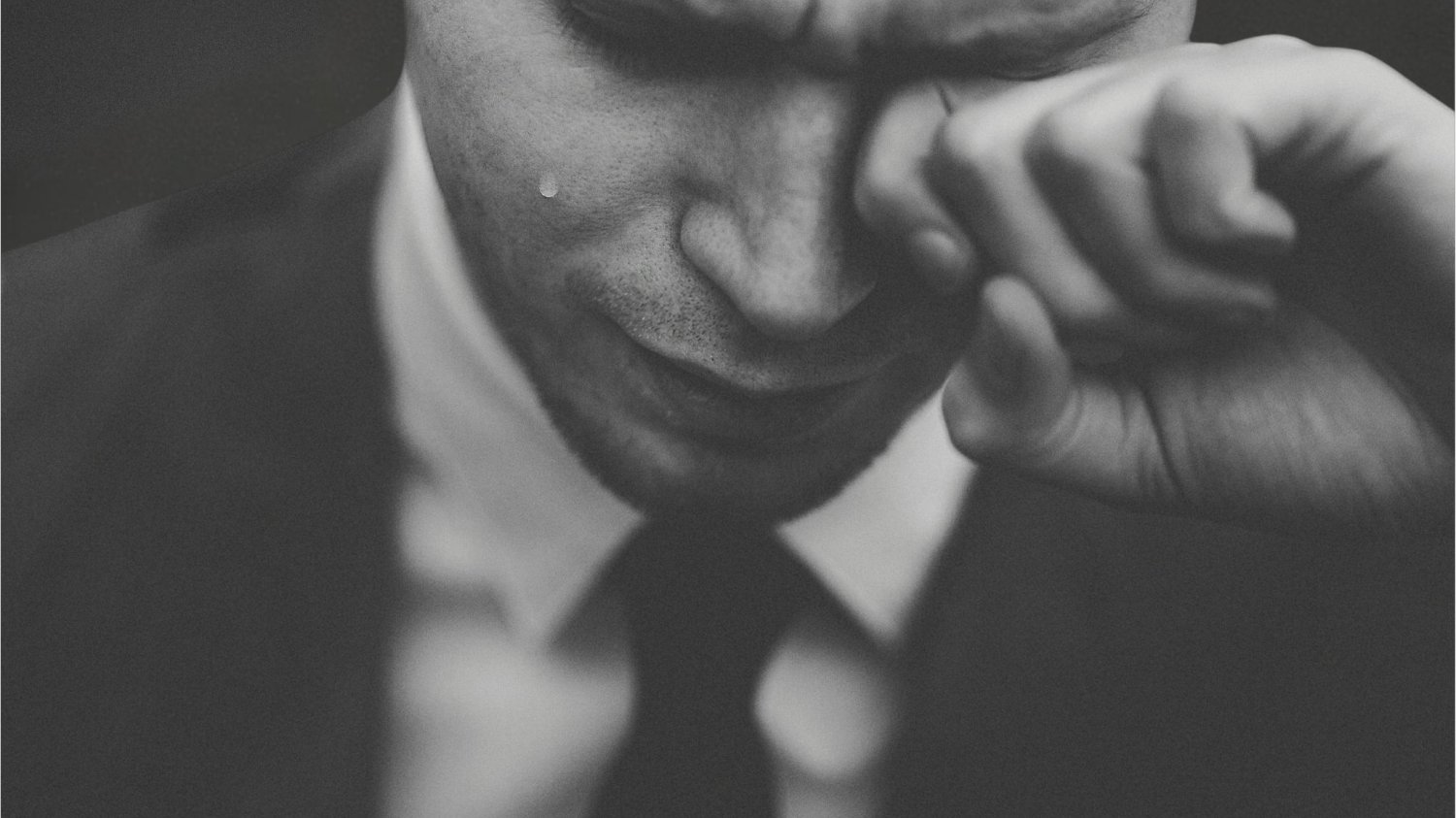 Przemoc nie wybiera płci. Ofiarami są również mężczyźni. Za zamkniętymi drzwiami domu cierpią także mężczyźni.