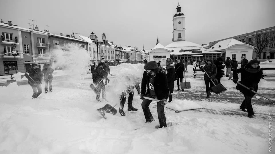 Połączenie pożytecznego z przyjemnym, kreatywnym, zabawnym. Rynek Kościuszki w centrum Białegostoku.