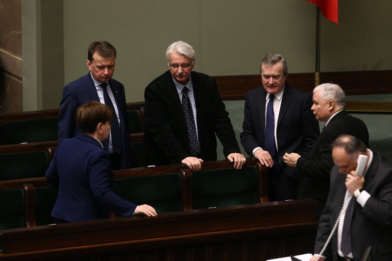 Czy PiS odwoła się w sprawie TK do referendum?