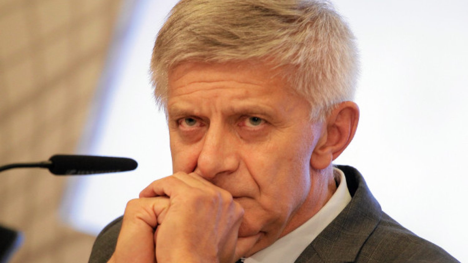 Prezes NBP Marek Belka oraz minister finansów Mateusz Szczurek będą rozmawiać z bankowcami o sytuacji osób, które spłacają kredyt we frankach