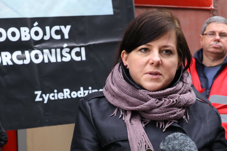 Manifestacja ludzi Godek przed szkołą w Lublinie. Usłyszeli zarzuty