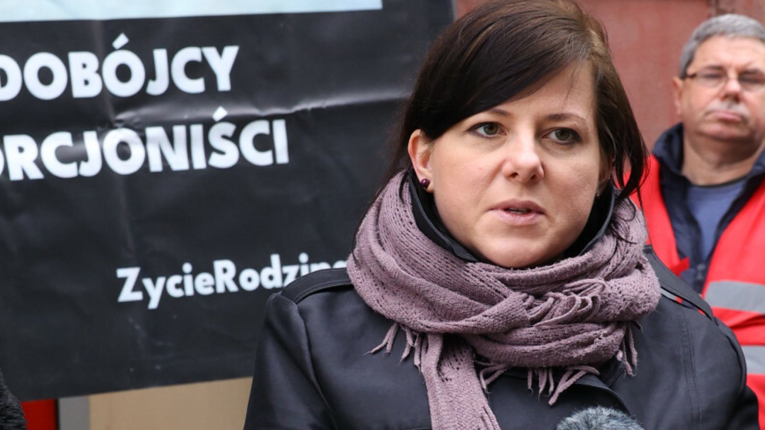 Manifestacja ludzi Godek przed szkołą w Lublinie. Usłyszeli zarzuty