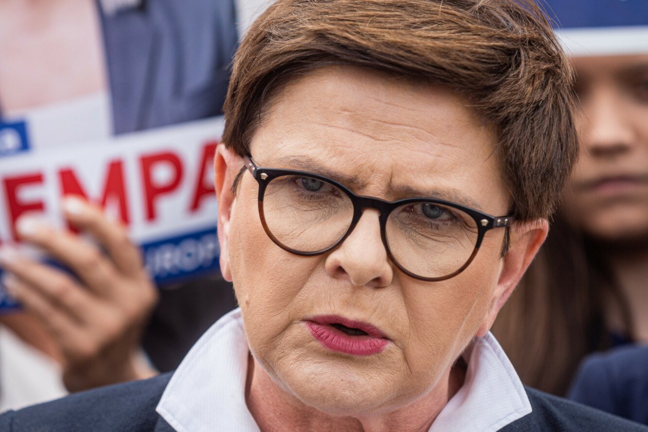 Szydło zagotowała się po tym wpisie Siemoniaka. "Sprawdź, czy wasi ludzie znowu nie piją" Beata Szydło
