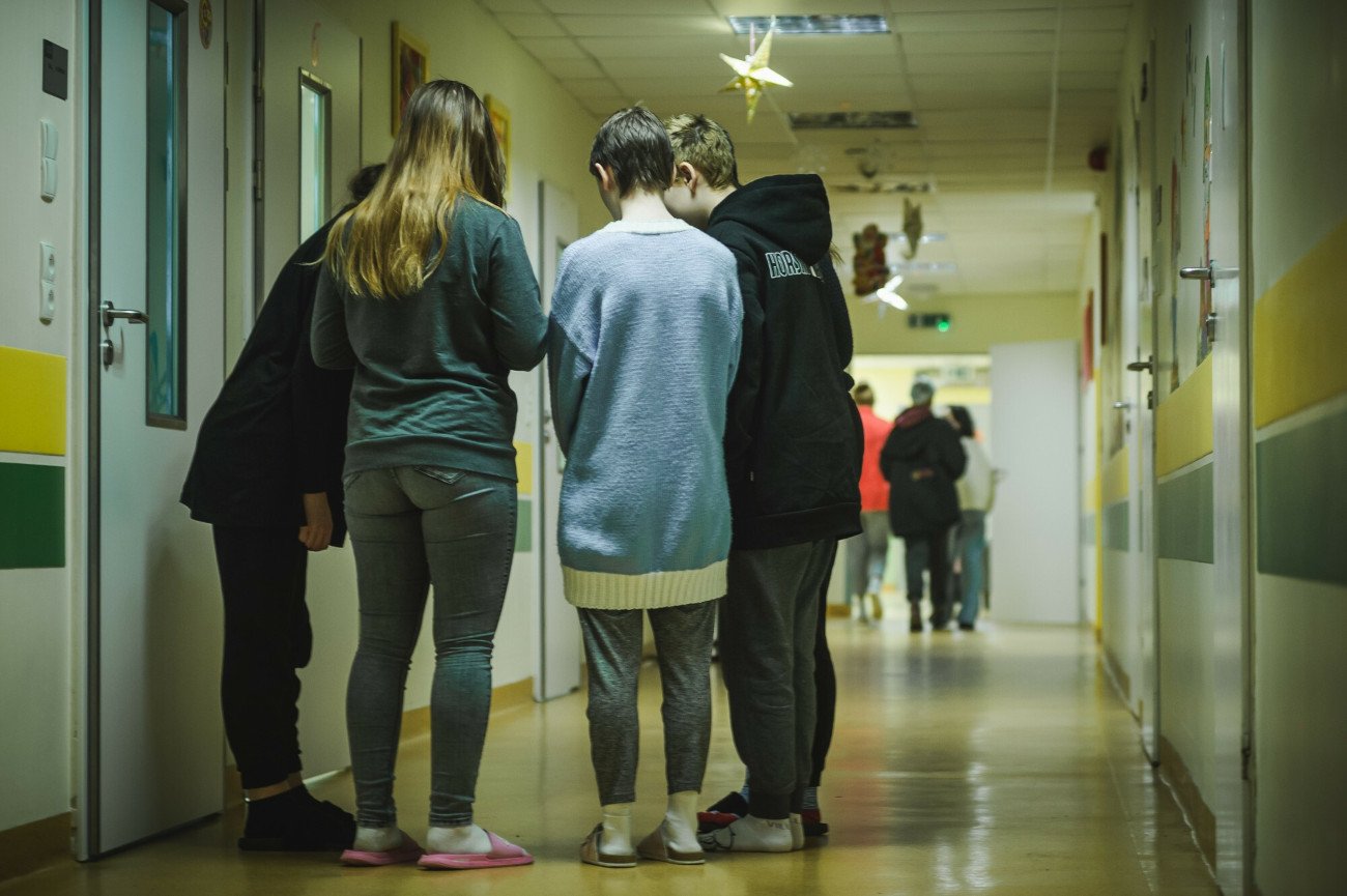 Oddziały psychiatrii dla dzieci i młodzieży w całej Polsce są przepełnione, a kolejny idzie do zamknięcia.