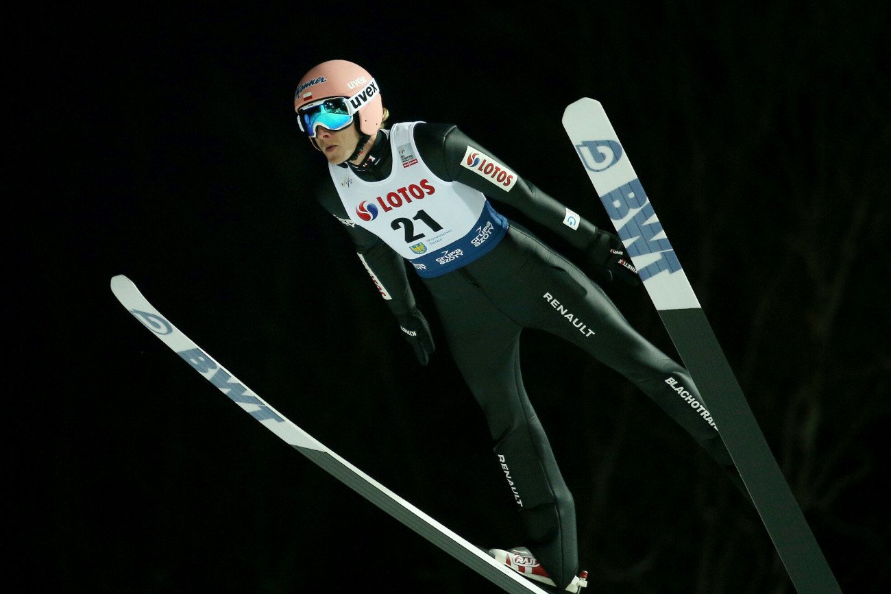 Dawid Kubacki nie zaliczy do udanych początku sezonu 2021/22 w Pucharze Świata skoków narciarskich.