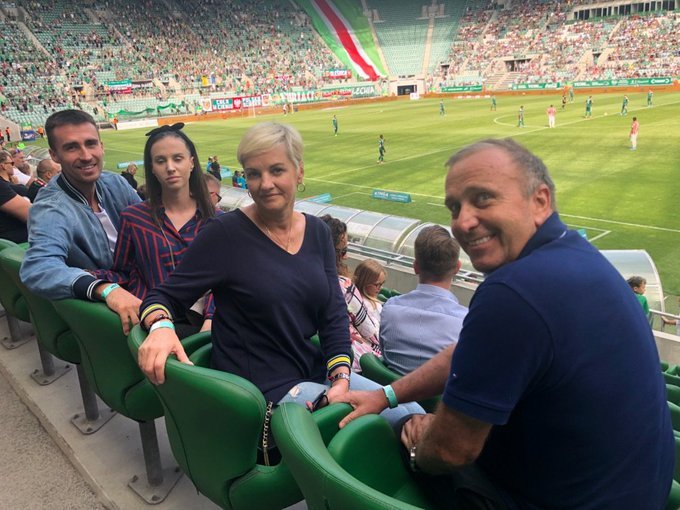 Grzegorz Schetyna rzadko pokazuje rodzinę. Tym razem wrzucił jednak zdjęcie z rodzinnego wypadu na mecz Śląska Wrocław.
