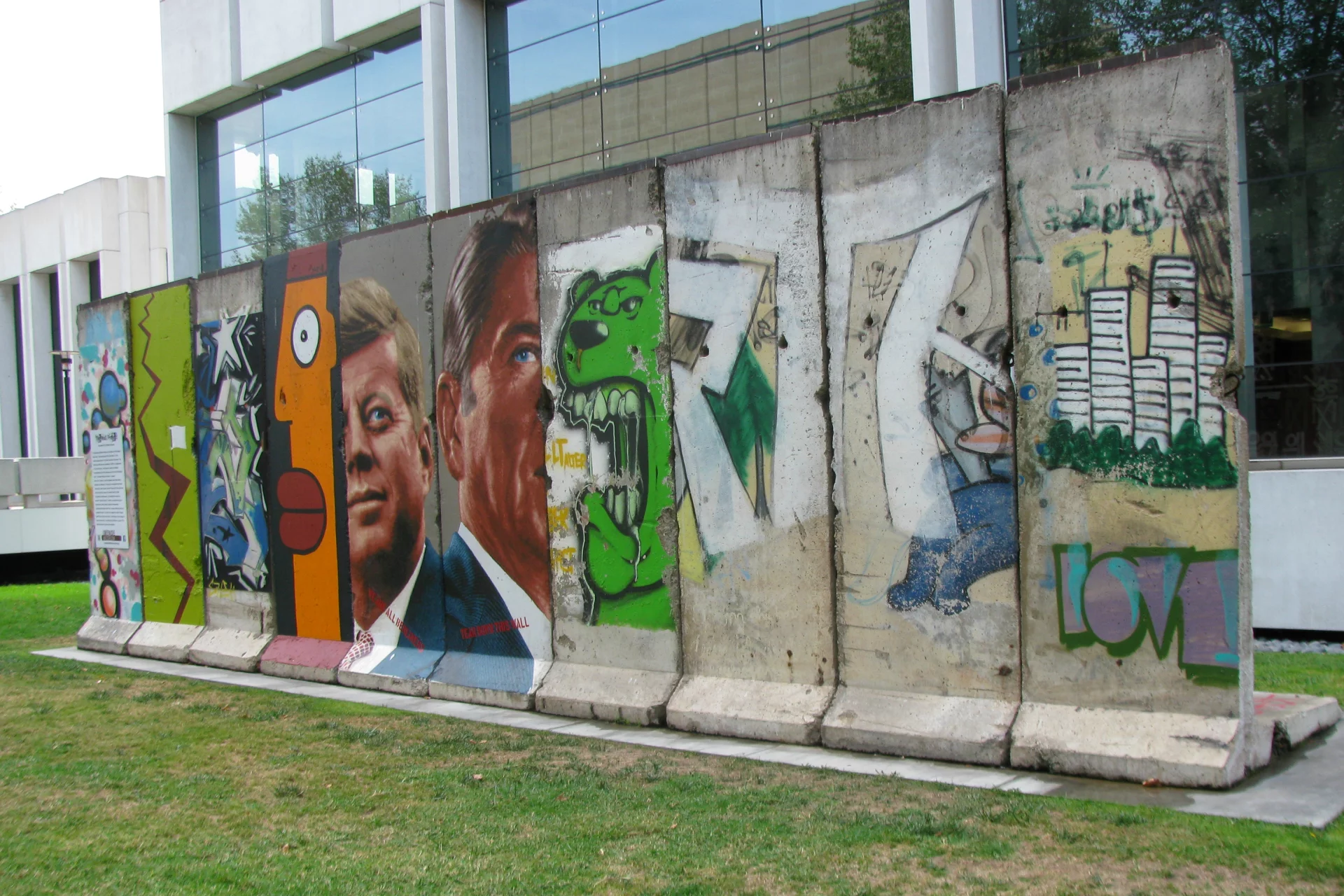 To najdłuższy, składający się z dziesięciu paneli fragment muru w Los Angeles, w Stanach Zjednoczonych.