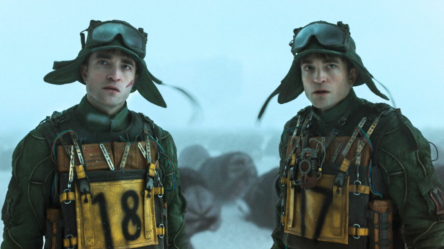 "Mickey 17" pokazuje, że Pattinson jest TYM aktorem. Dla niego warto biec do kina Recenzja filmu "Mickey 17" Bong Joon-ho. Robert Pattinson jest kameleonem