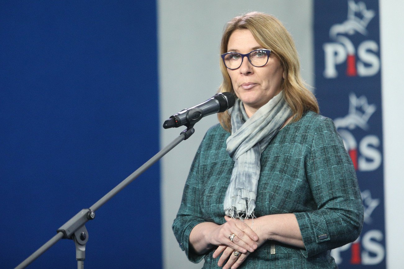 Beata Mazurek na Twitterze: "Inflacja spada, ceny na Orlenie i nie tylko, bedą coraz niższe".