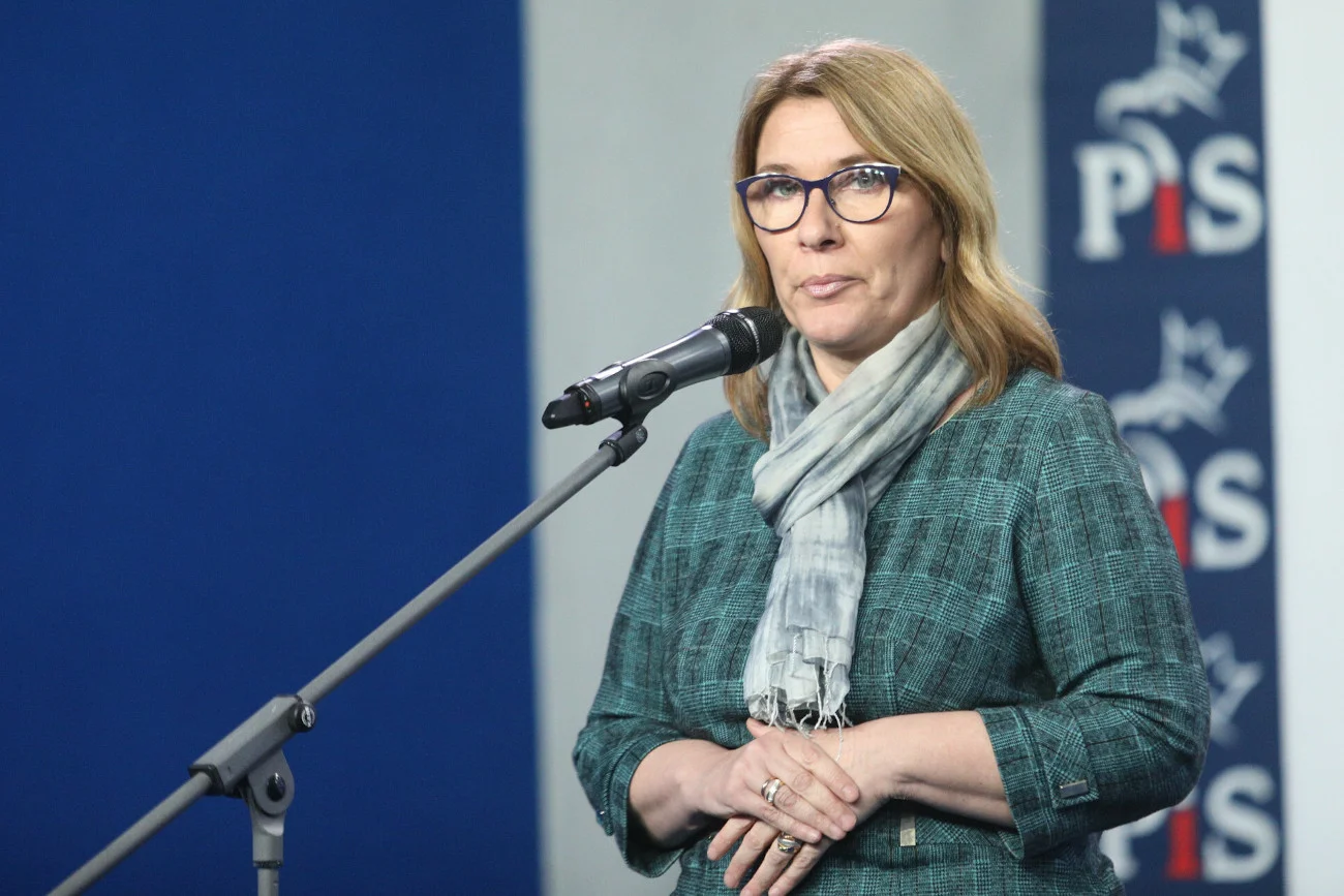 Beata Mazurek na Twitterze: "Inflacja spada, ceny na Orlenie i nie tylko, bedą coraz niższe".