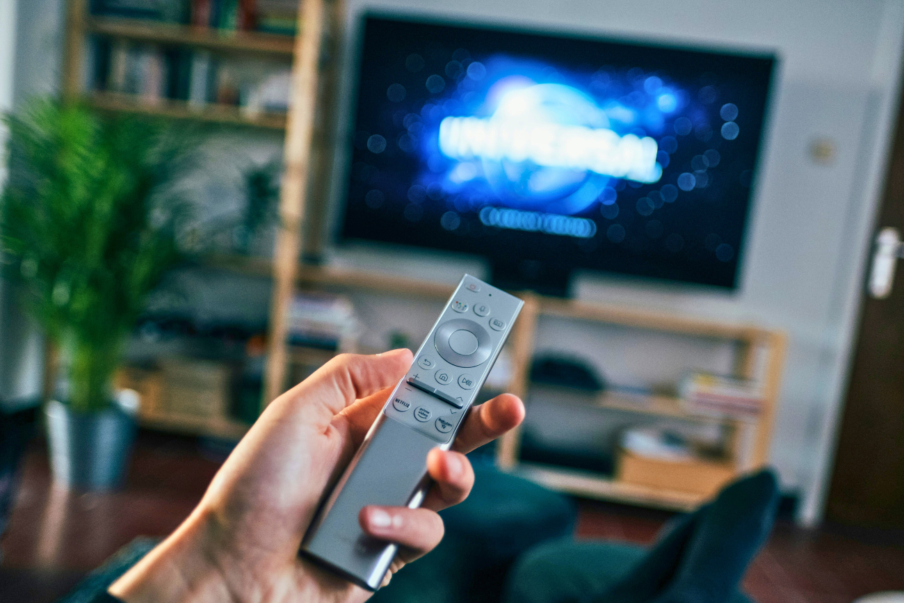 Polsat pokaże kultową polską komedię. Cezary Pazura to dopiero początek gwiazd "Kiler-ów 2-óch" w Polsacie. Kiedy obejrzeć kultową komedię z Pazurą?