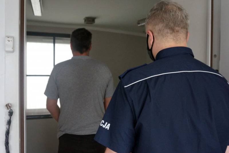 Policjanci z Rybnika zatrzymali 44-letniego mężczyznę i jego 39-letnią partnerkę, którzy zajmowali się czerpaniem korzyści majątkowej z prostytucji.