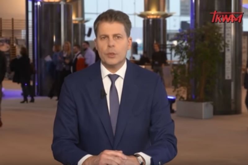 Prawdziwym rekordzistą jest europoseł z PiS Mirosław Piotrowski, który otrzyma około 450 tys. zł odprawy, a potem 15 tys. zł emerytury.