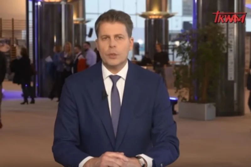 Prawdziwym rekordzistą jest europoseł z PiS Mirosław Piotrowski, który otrzyma około 450 tys. zł odprawy, a potem 15 tys. zł emerytury.