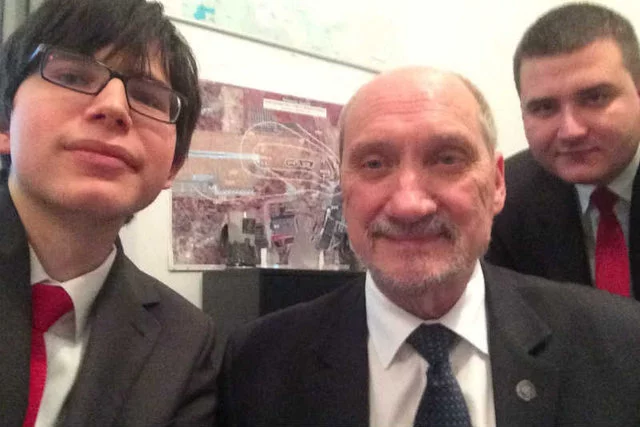 Od lewej: Edmund Janniger, Antoni Macierewicz i Bartłomiej Misiewicz.