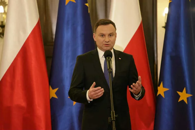 Prezydent Duda skomentował na Twitterze milczenie swojej żony.