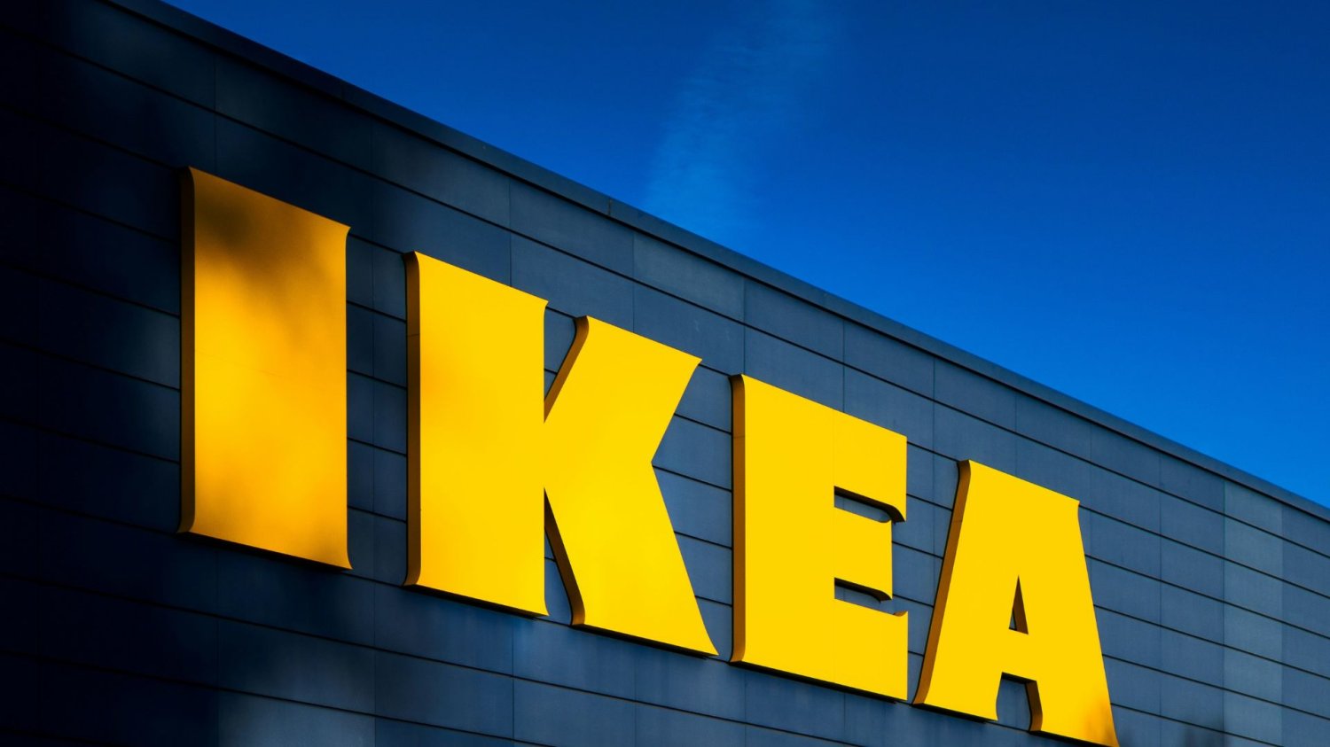 Butelkomat w IKEA działa inaczej niż w Biedronce. Kaucja leci prosto na konto IKEA ma butelkomaty, które zwracają kaucję bezpośrednio na konto bankowe
