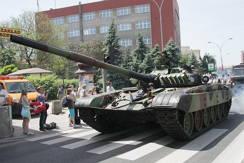Ukraińskie czołgi długo transportowano przez Polskę bez żadnego nadzoru. Zdjęcie stanowi jedynie ilustrację do tekstu.