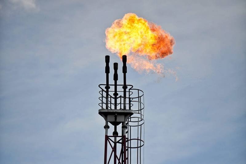 Świeca do spalania gazu z ropy naftowej