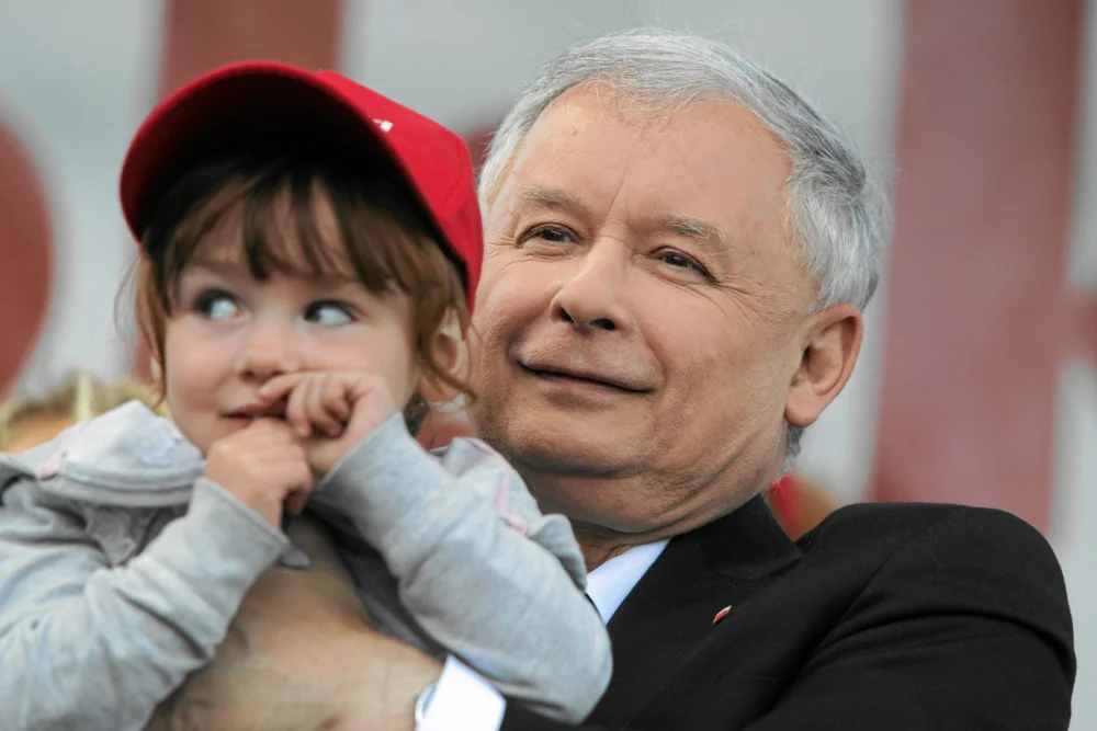 W programie wyborczym PiS w 2005 roku znajdziemy postulat, który mówi o tym, że dzieci powinny zaczynać edukację szkolną w wieku 6 lat.