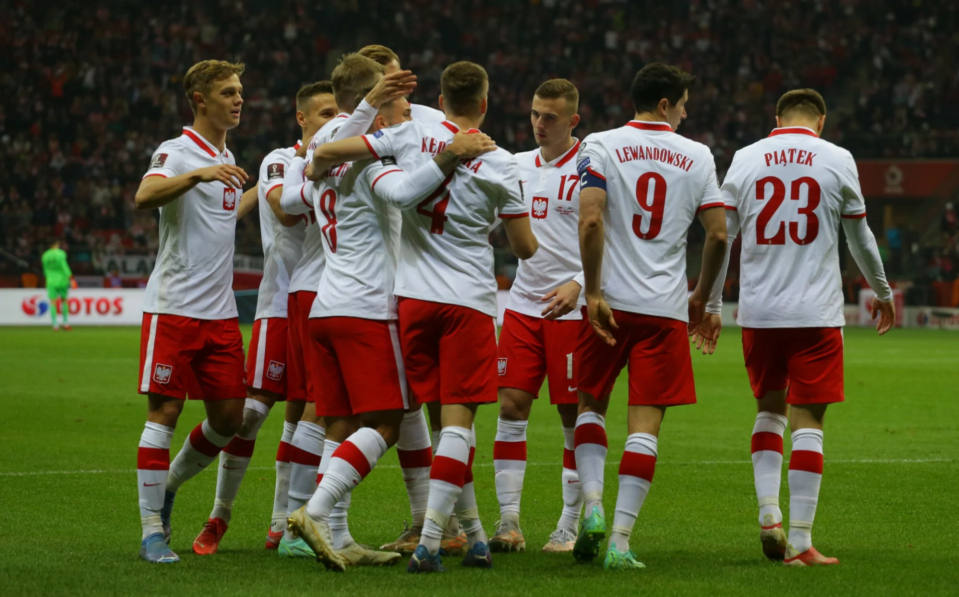 Biało-Czerwoni efektownie odprawili w Warszawie San Marino i wciąż udanie walczą o awans na mundial w Katarze