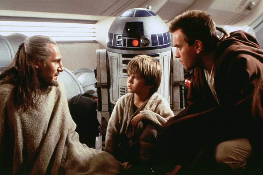 Mroczne Widmo nie spotkało się z przychylnością fanów serii. Uznawane jest za najsłabszy film w całej sadze.