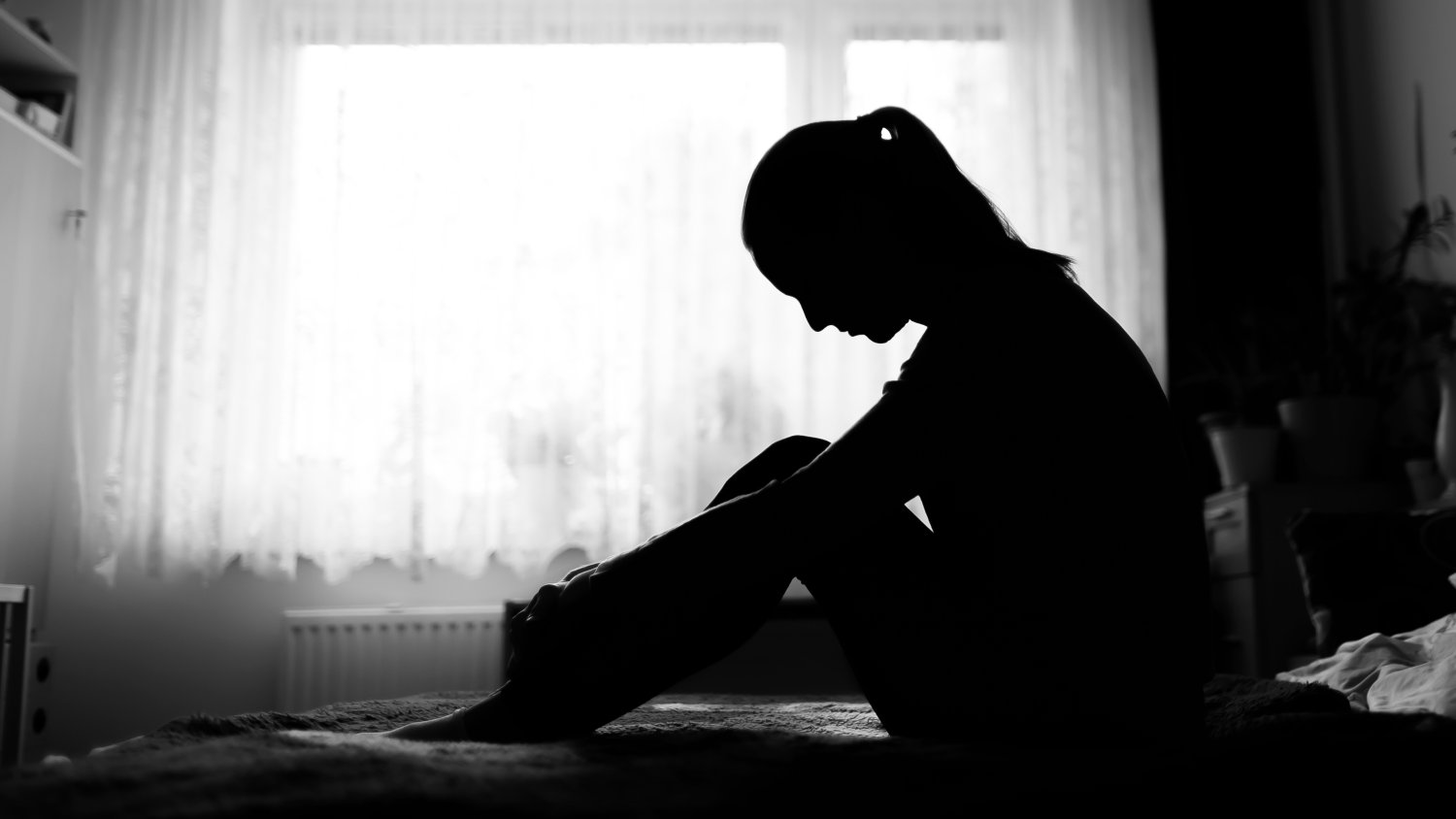 Stawiamy na siebie i... gubimy siebie. "Dobrostan buduje się w relacjach, nie izolacji"