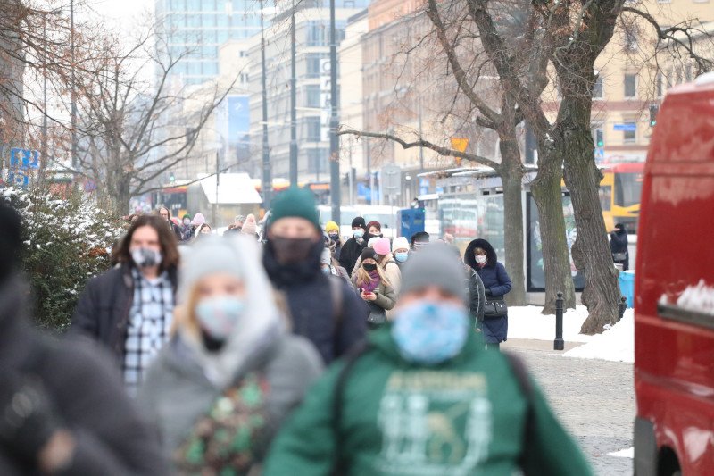 Eksperci z ICM UW szacują, że nawet co trzeci Polak ma już za sobą zakażenie COVID-19.
